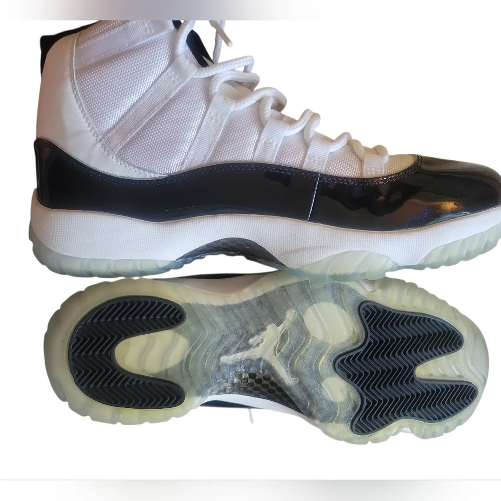 Jordan Retro 11 Concord Sneakers White and Black Sz 11